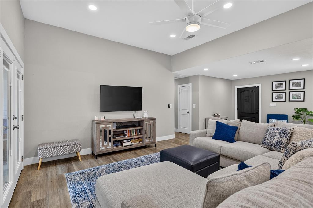 11335 McCree Road Dallas, TX 75238 - Photo 9 of 33 Gallery Image 9