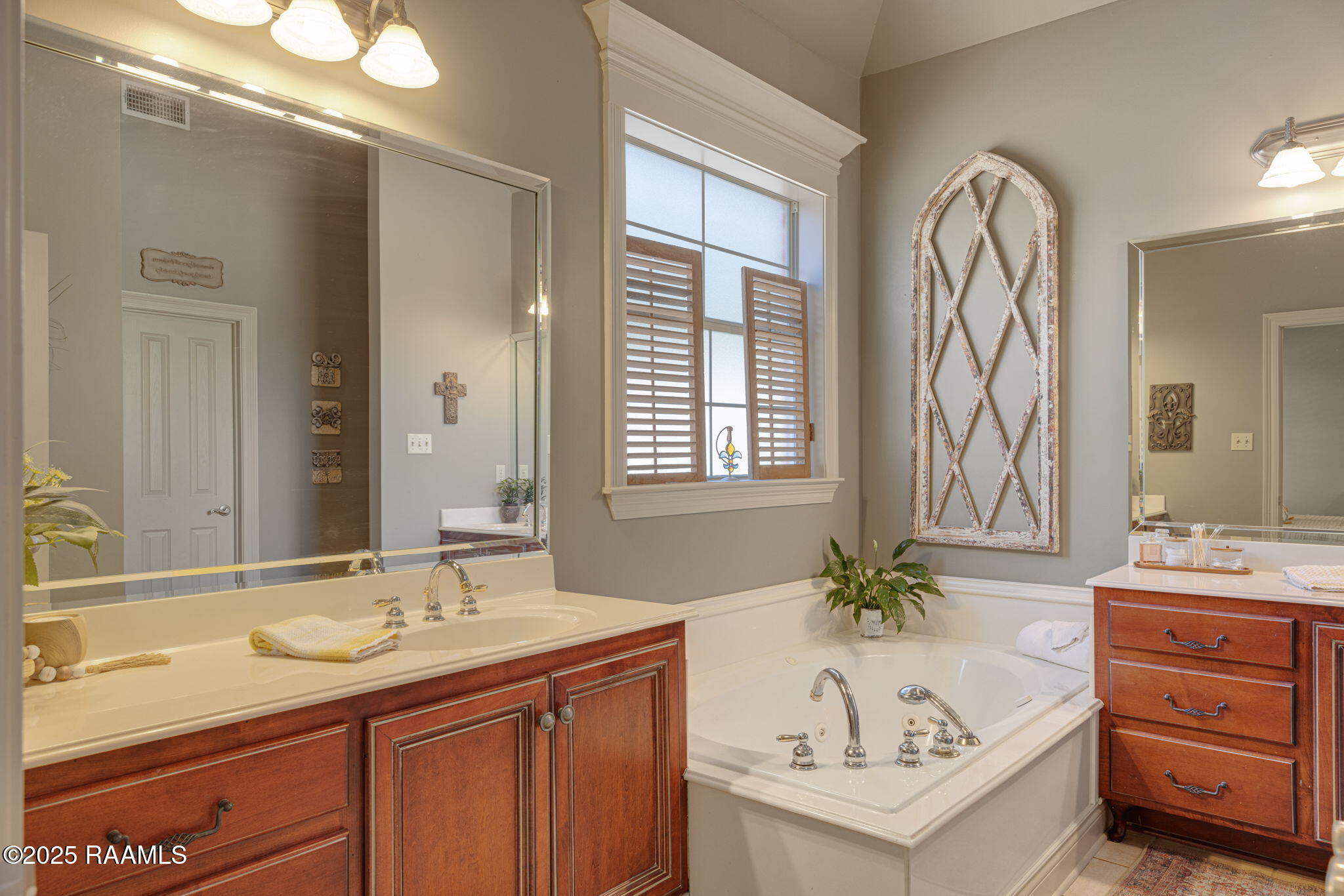 115 Magazine Street Lafayette, LA 70503 - Photo 20 of 32 Primary Bath