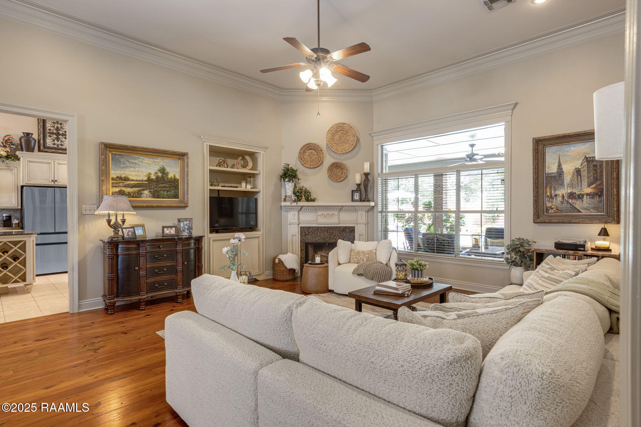 115 Magazine Street Lafayette, LA 70503 - Photo 4 of 32 Living Room