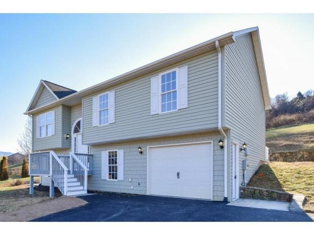 1711 Trinity Road Troutville, VA 24175 - Photo 6 of 23 Garage