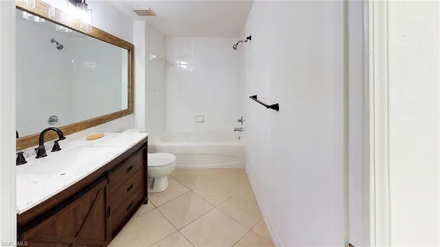 $2,250 | 1210 Wildwood Lakes Boulevard, Unit 306, Naples, FL 34104