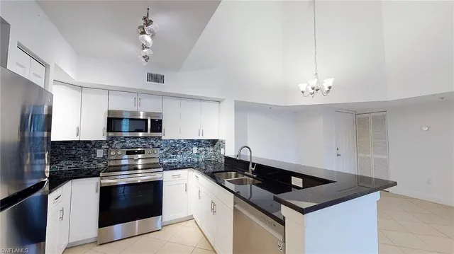 $2,250 | 1210 Wildwood Lakes Boulevard, Unit 306, Naples, FL 34104