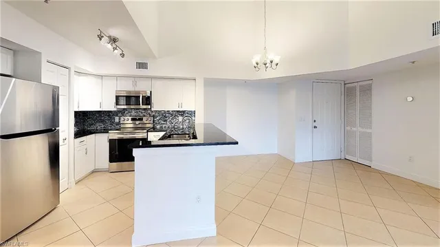 $2,250 | 1210 Wildwood Lakes Boulevard, Unit 306, Naples, FL 34104