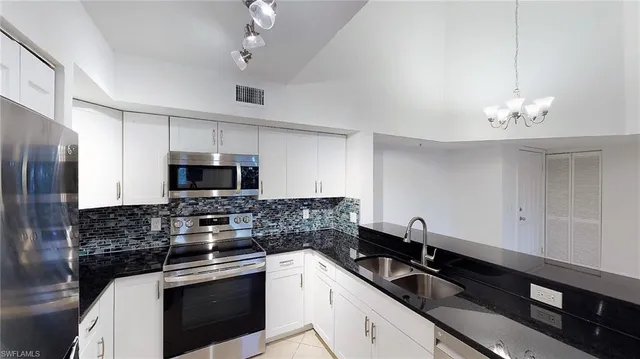 $2,250 | 1210 Wildwood Lakes Boulevard, Unit 306, Naples, FL 34104