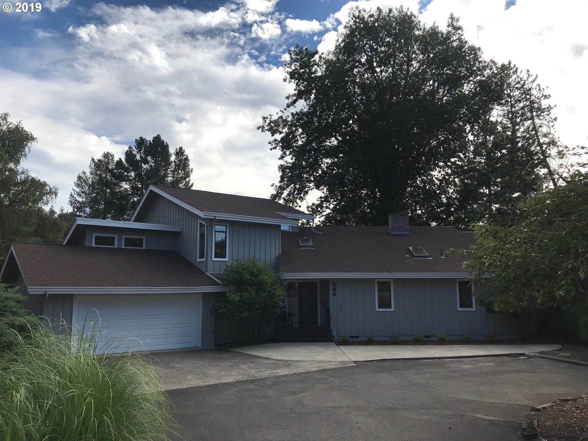 250 Singing Waters Road Winchester, OR 97495 - Photo 1 of 32 Gallery Image 1