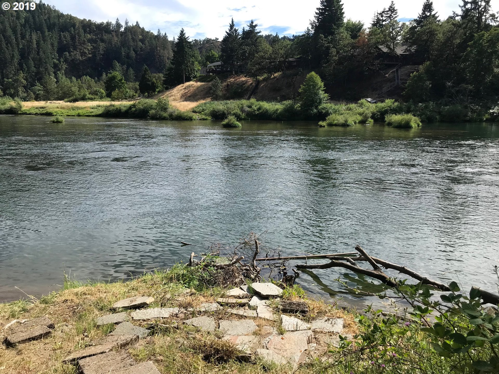 250 Singing Waters Road Winchester, OR 97495 - Photo 2 of 32 Gallery Image 2