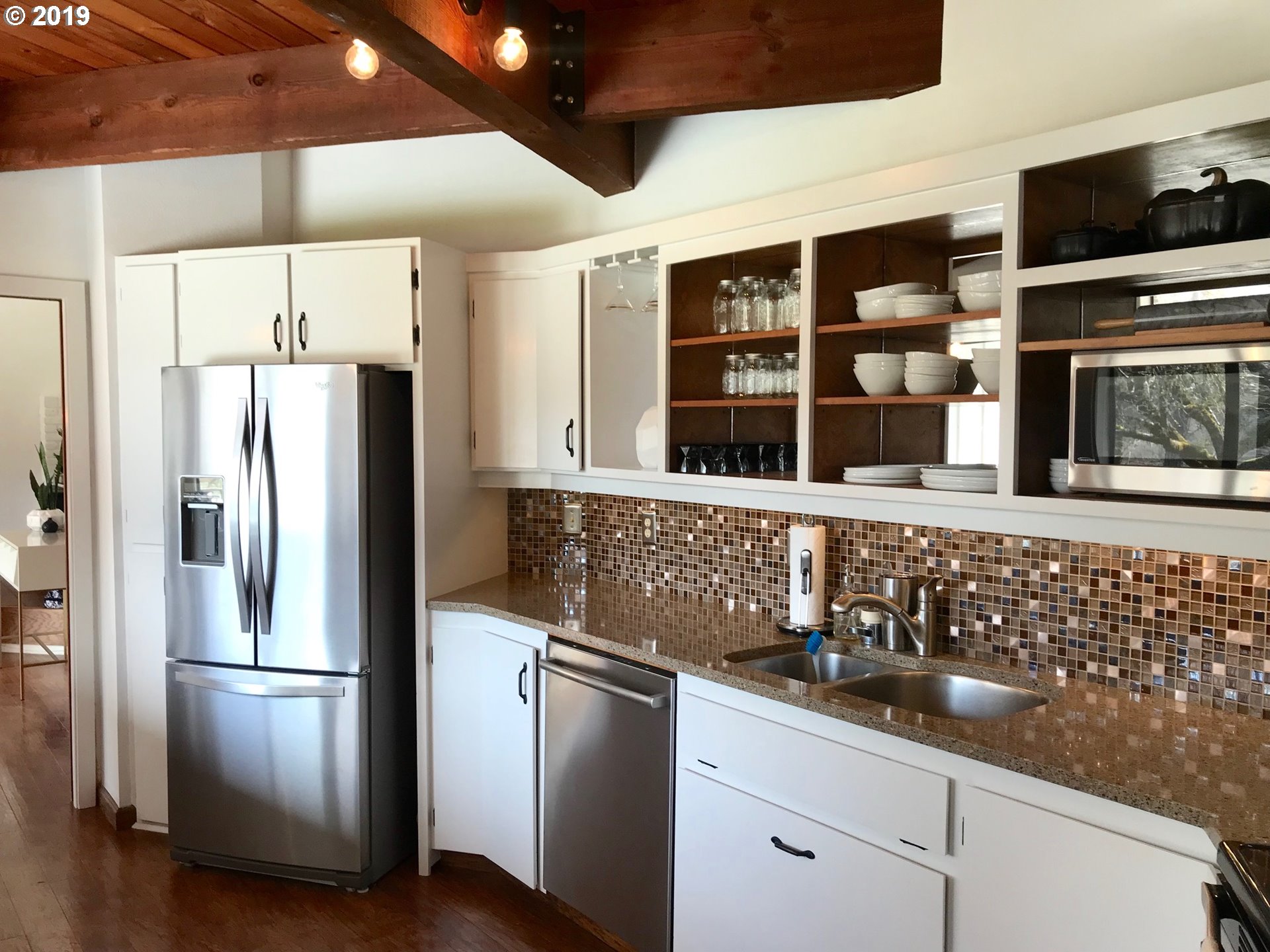250 Singing Waters Road Winchester, OR 97495 - Photo 12 of 32 Gallery Image 12