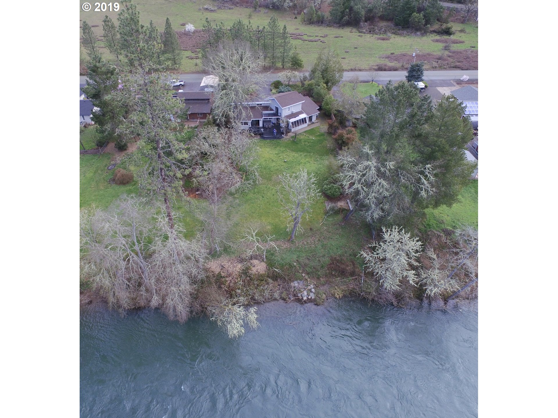 250 Singing Waters Road Winchester, OR 97495 - Photo 3 of 32 Gallery Image 3