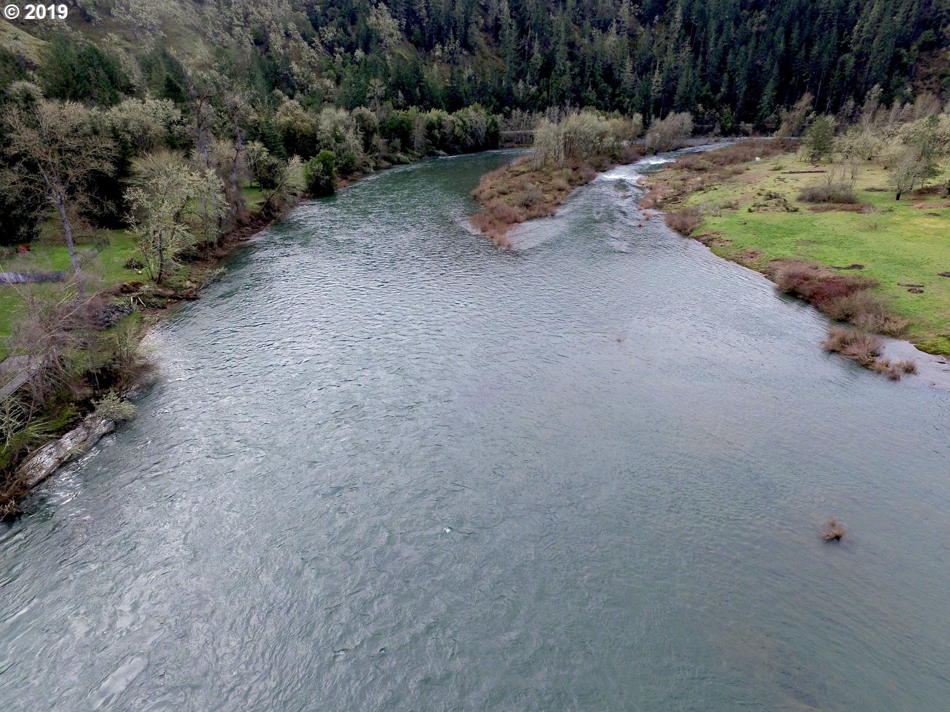 250 Singing Waters Road Winchester, OR 97495 - Photo 4 of 32 Gallery Image 4