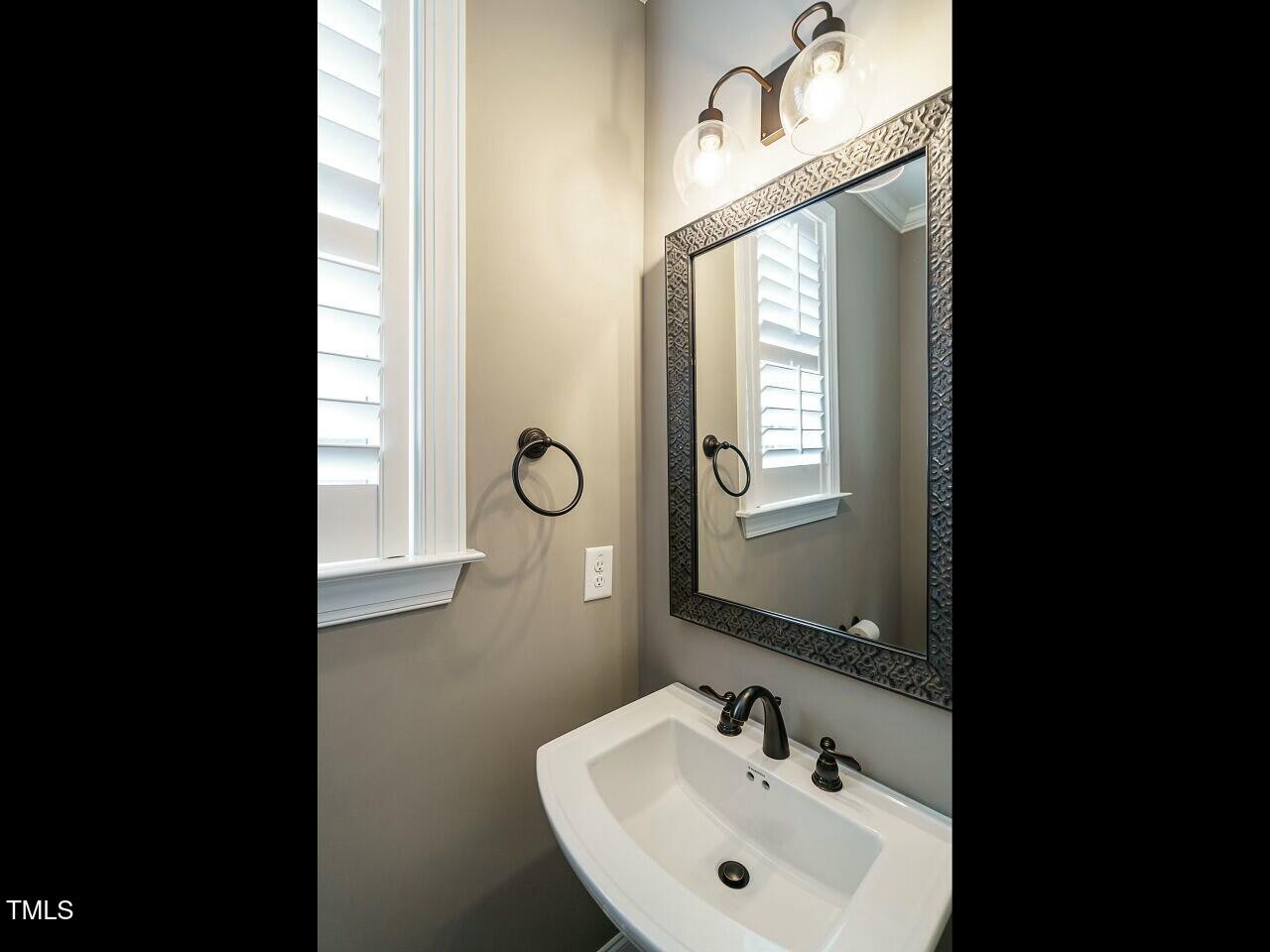 5701 Abingdon Ridge Place Raleigh, NC 27607 - Photo 20 of 32 Half Bath