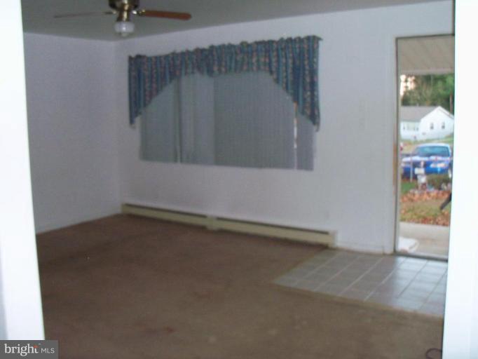 112 Compass Road Middle River, MD 21220 - Photo 5 of 11 Living Room