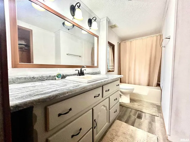 $179,500 | 2282 Logan Road, West Frankfort, IL 62896