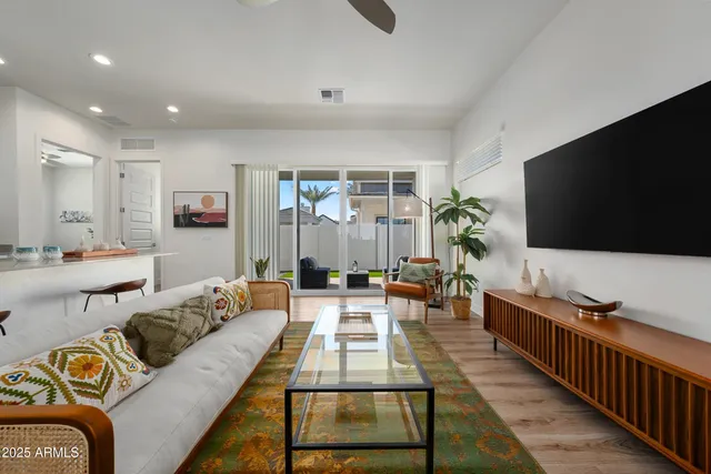 $1,673 | 15601 West Cactus Road, Unit S1009, El Mirage, AZ 85335