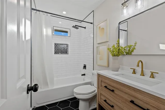 $444,000 | 821 Sandpiper Drive, Denton, TX 76205