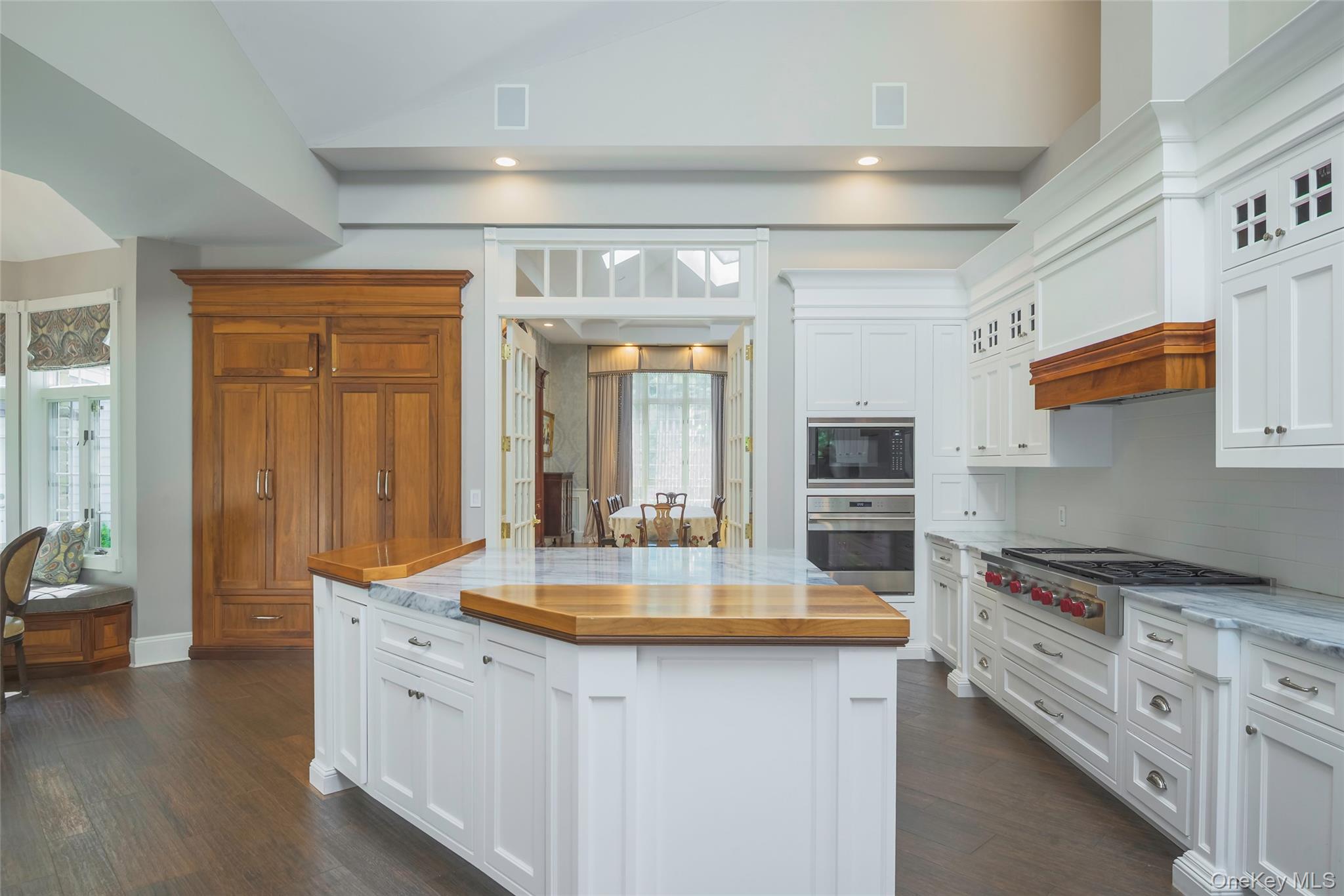 1095 Pine Valley Road Oyster Bay, NY 11771 - Photo 11 of 50