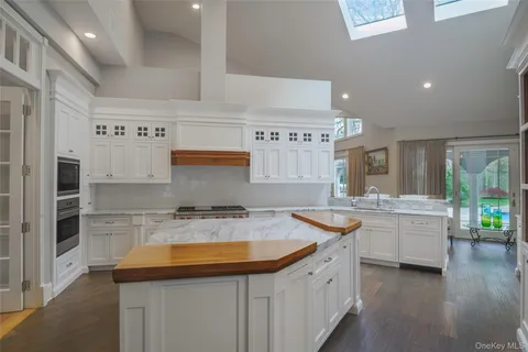 $3,499,999 | 1095 Pine Valley Road, Oyster Bay, NY 11771