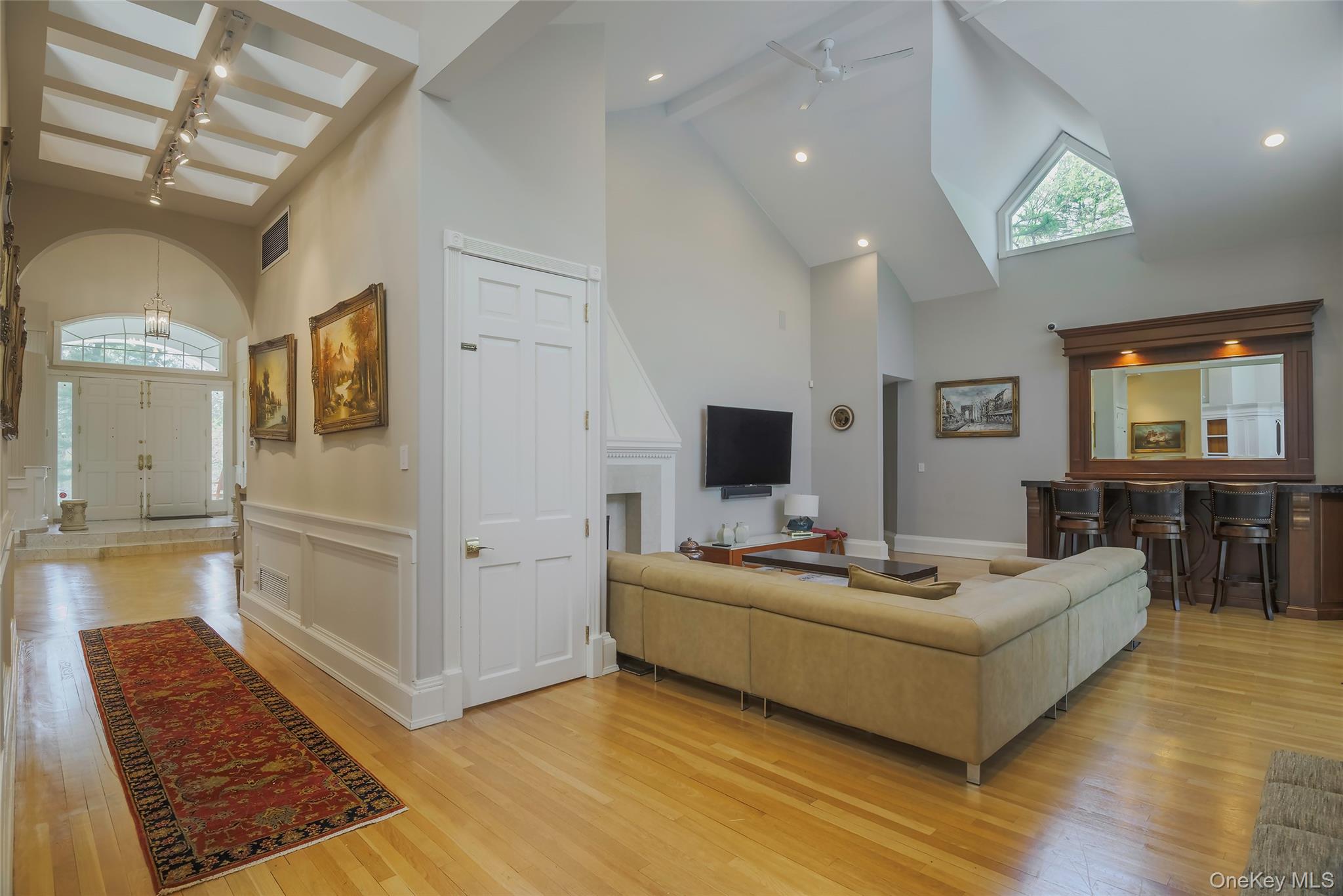 1095 Pine Valley Road Oyster Bay, NY 11771 - Photo 14 of 50