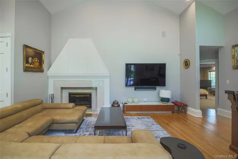 $3,499,999 | 1095 Pine Valley Road, Oyster Bay, NY 11771