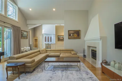 $3,499,999 | 1095 Pine Valley Road, Oyster Bay, NY 11771