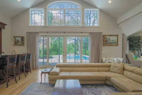 $3,499,999 | 1095 Pine Valley Road, Oyster Bay, NY 11771
