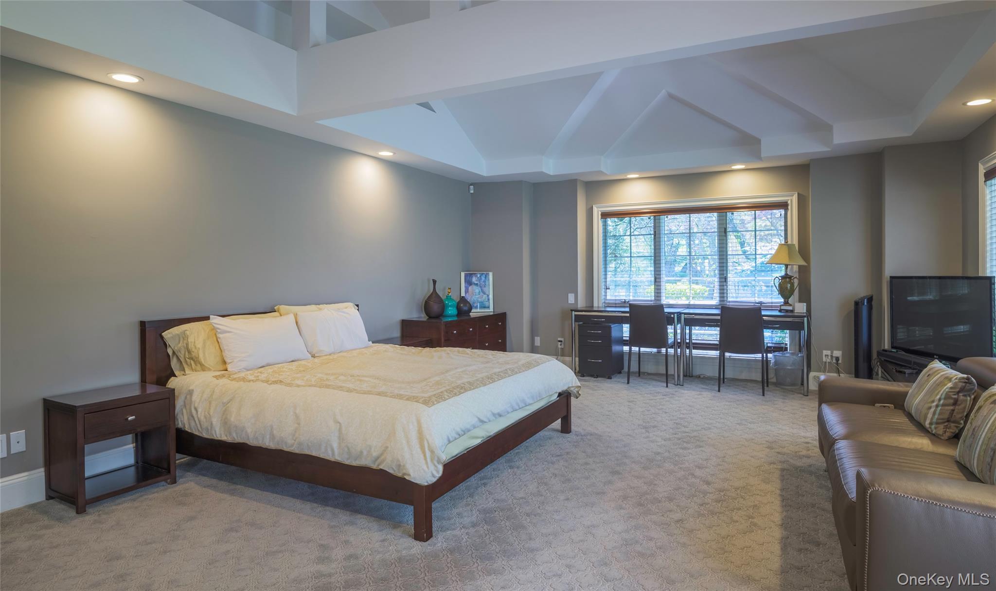 1095 Pine Valley Road Oyster Bay, NY 11771 - Photo 20 of 50