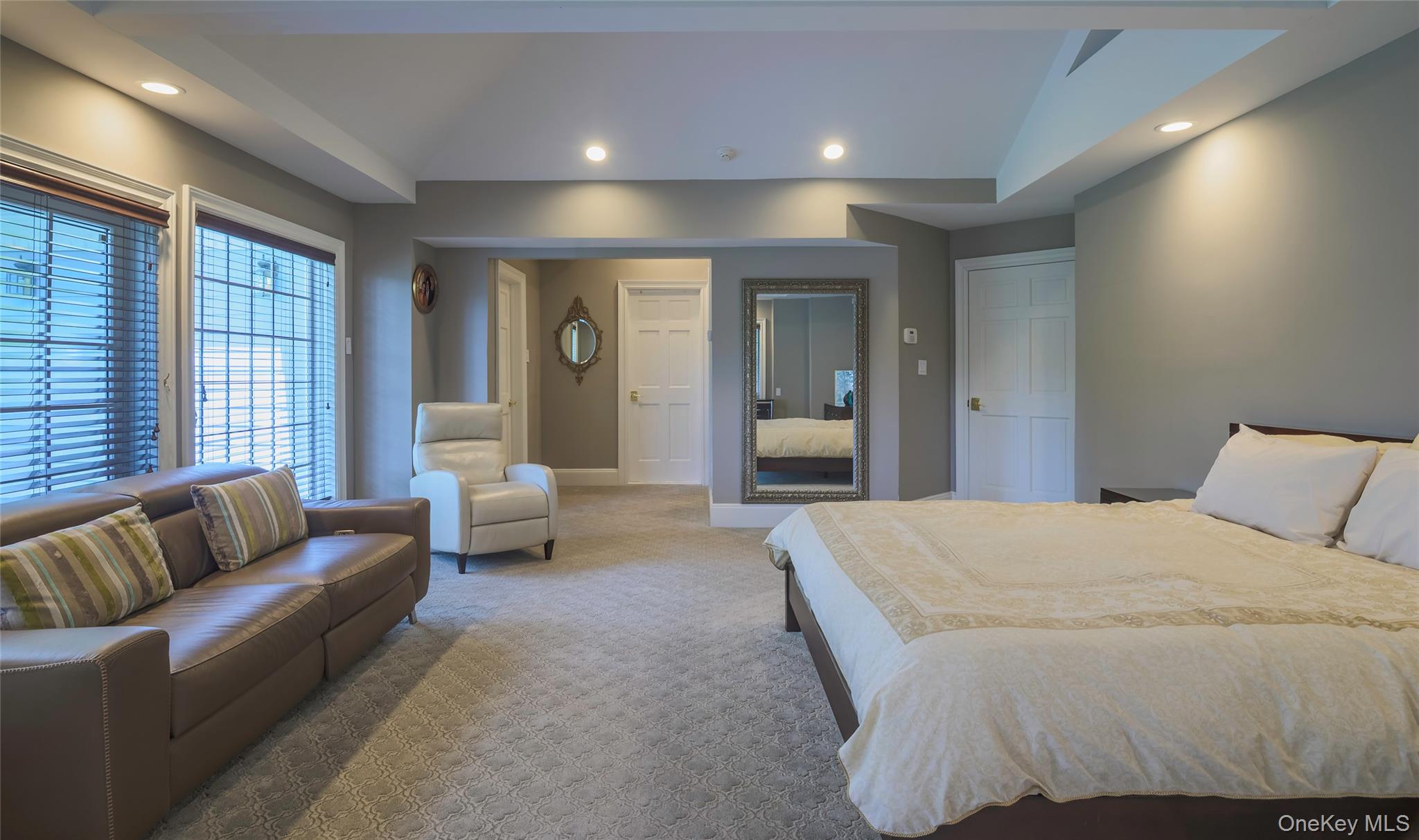 1095 Pine Valley Road Oyster Bay, NY 11771 - Photo 21 of 50