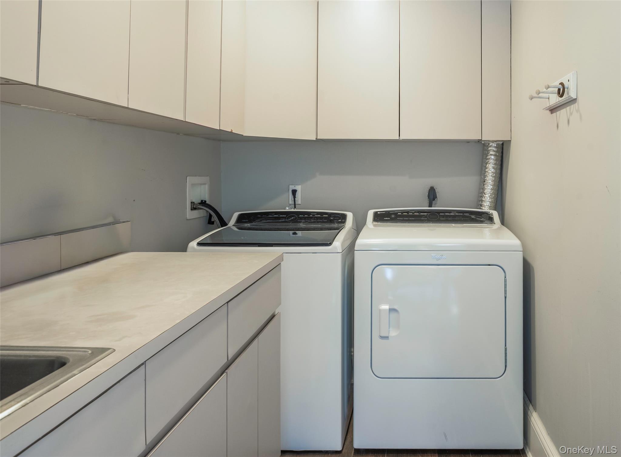 1095 Pine Valley Road Oyster Bay, NY 11771 - Photo 25 of 50