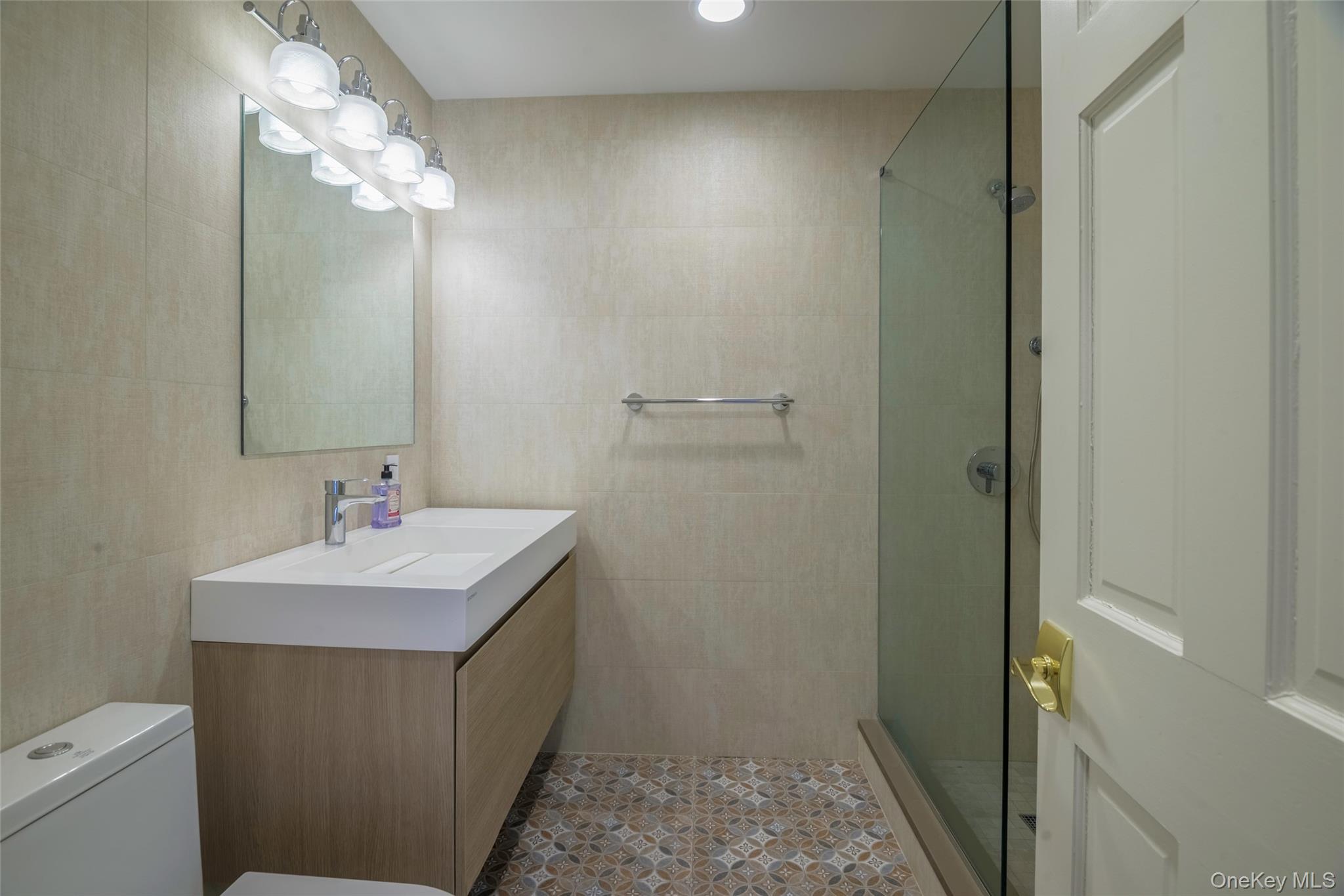 1095 Pine Valley Road Oyster Bay, NY 11771 - Photo 26 of 50