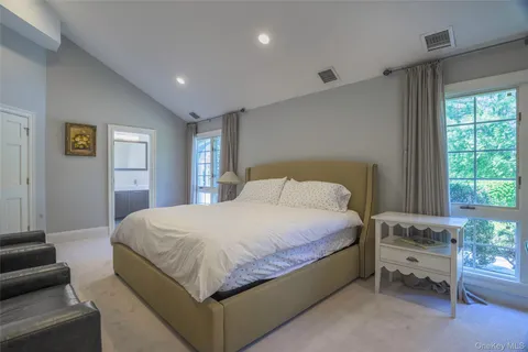 $3,499,999 | 1095 Pine Valley Road, Oyster Bay, NY 11771