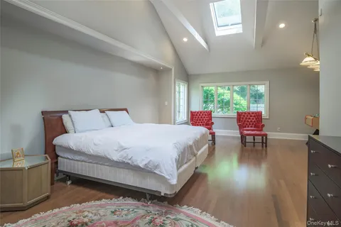 $3,499,999 | 1095 Pine Valley Road, Oyster Bay, NY 11771