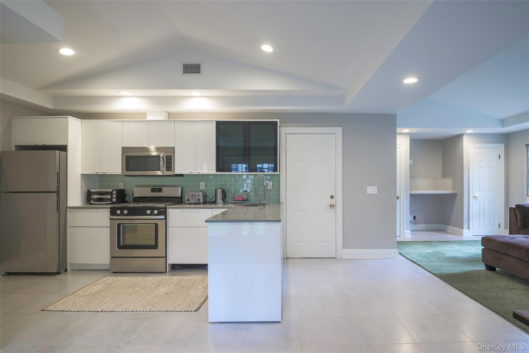 1095 Pine Valley Road Oyster Bay, NY 11771 - Photo 39 of 50