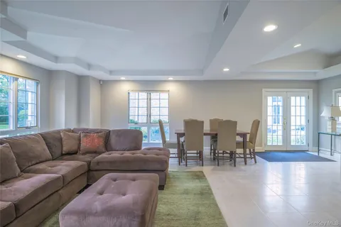 $3,499,999 | 1095 Pine Valley Road, Oyster Bay, NY 11771