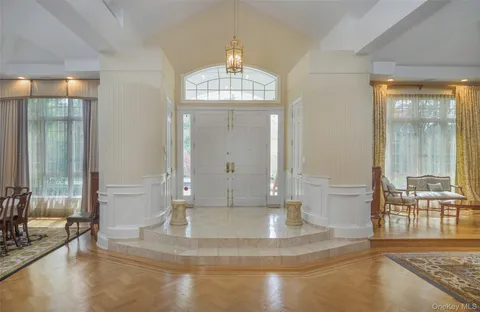 $3,499,999 | 1095 Pine Valley Road, Oyster Bay, NY 11771