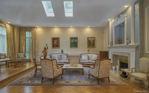 $3,499,999 | 1095 Pine Valley Road, Oyster Bay, NY 11771