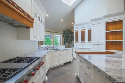 $3,499,999 | 1095 Pine Valley Road, Oyster Bay, NY 11771