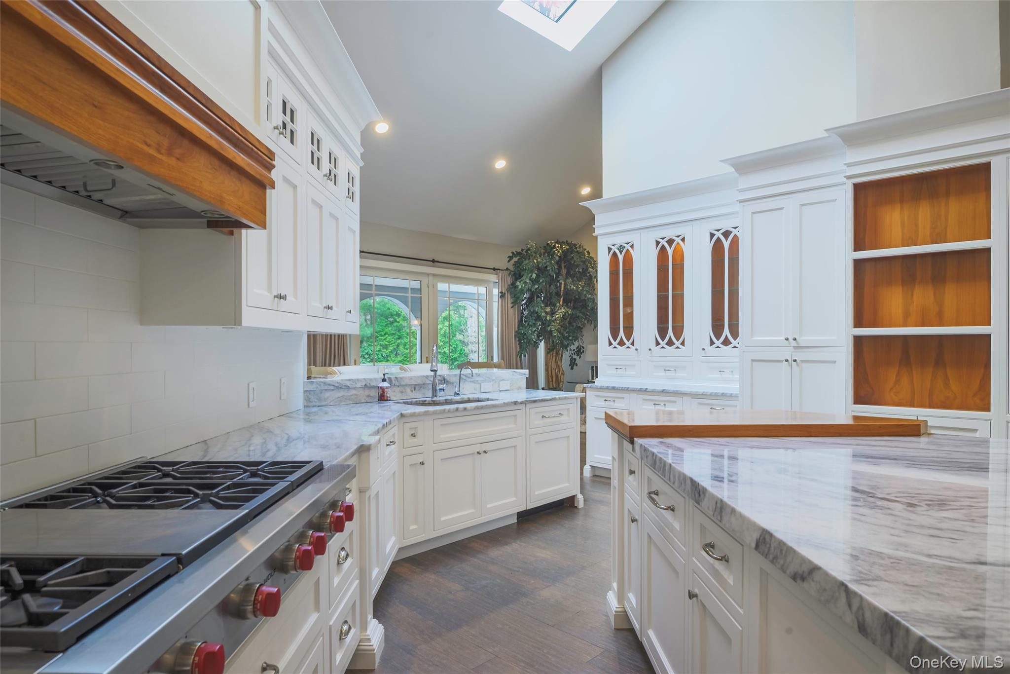 1095 Pine Valley Road Oyster Bay, NY 11771 - Photo 10 of 50