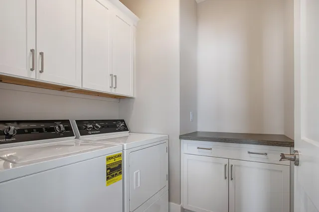 $456,000 | 552 Sun Vale Lane, Unit 9, Grandville, MI 49418