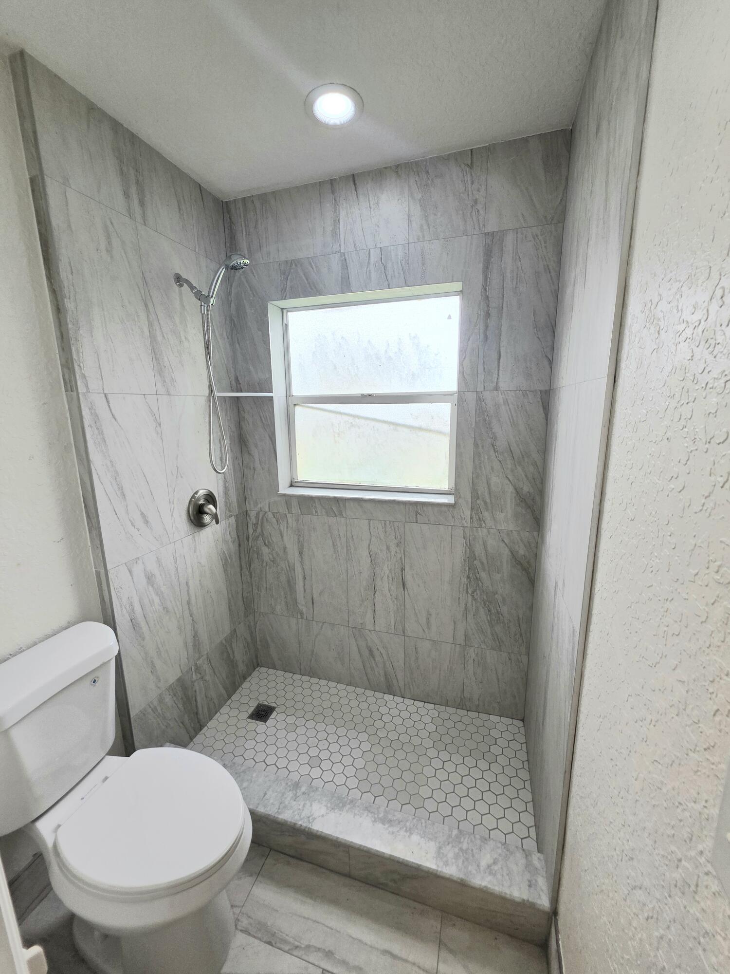 569 East Ridge Circle North Boynton Beach, FL 33435 - Photo 13 of 25 20260603_143610(1)