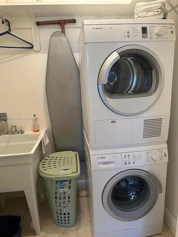 $2,600 | Plaza Towers South, Hallandale Beach, FL 33009