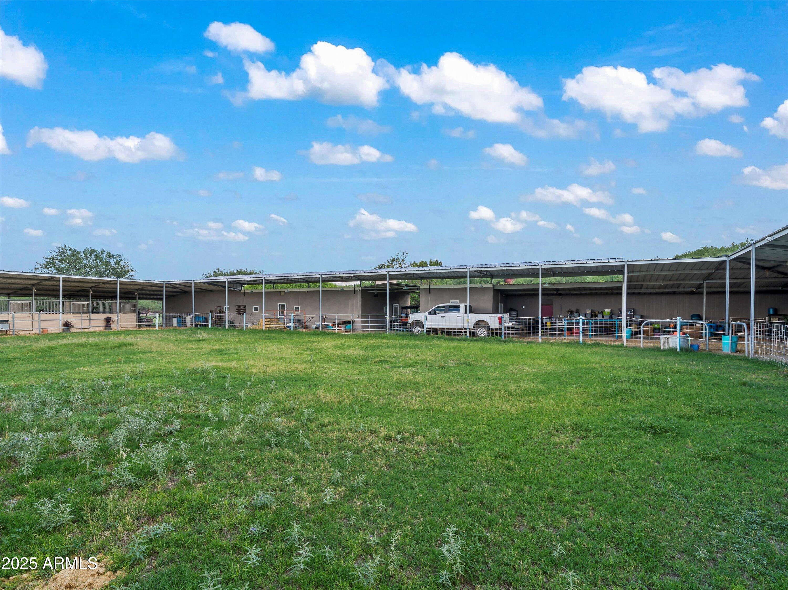 4489 North Ocotillo Road Benson, AZ 85602 - Photo 38 of 60 Stables
