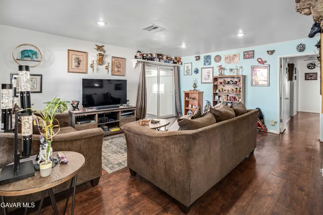 $425,000 | 43848 Fern Avenue, Lancaster, CA 93534