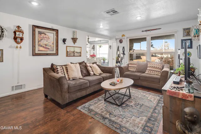 $425,000 | 43848 Fern Avenue, Lancaster, CA 93534