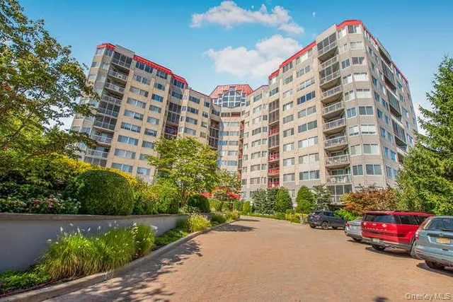 $3,400 | 10 Stewart Place, Unit 6FE, White Plains, NY 10603