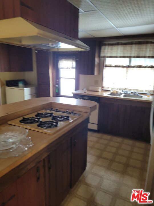 17700 South Avalon Boulevard, Unit 153 Carson, CA 90746 - Photo 13 of 17 a kitchen with granite countertop a stove and a sink