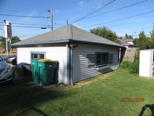 809 Black Road Joliet, IL 60435 - Photo 6 of 8