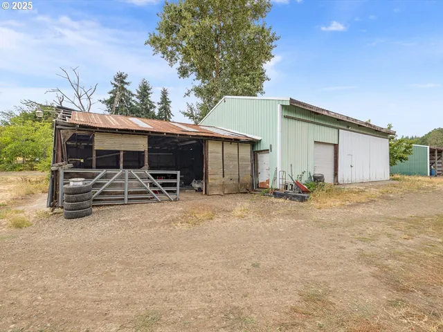 a view of a car park in front of house