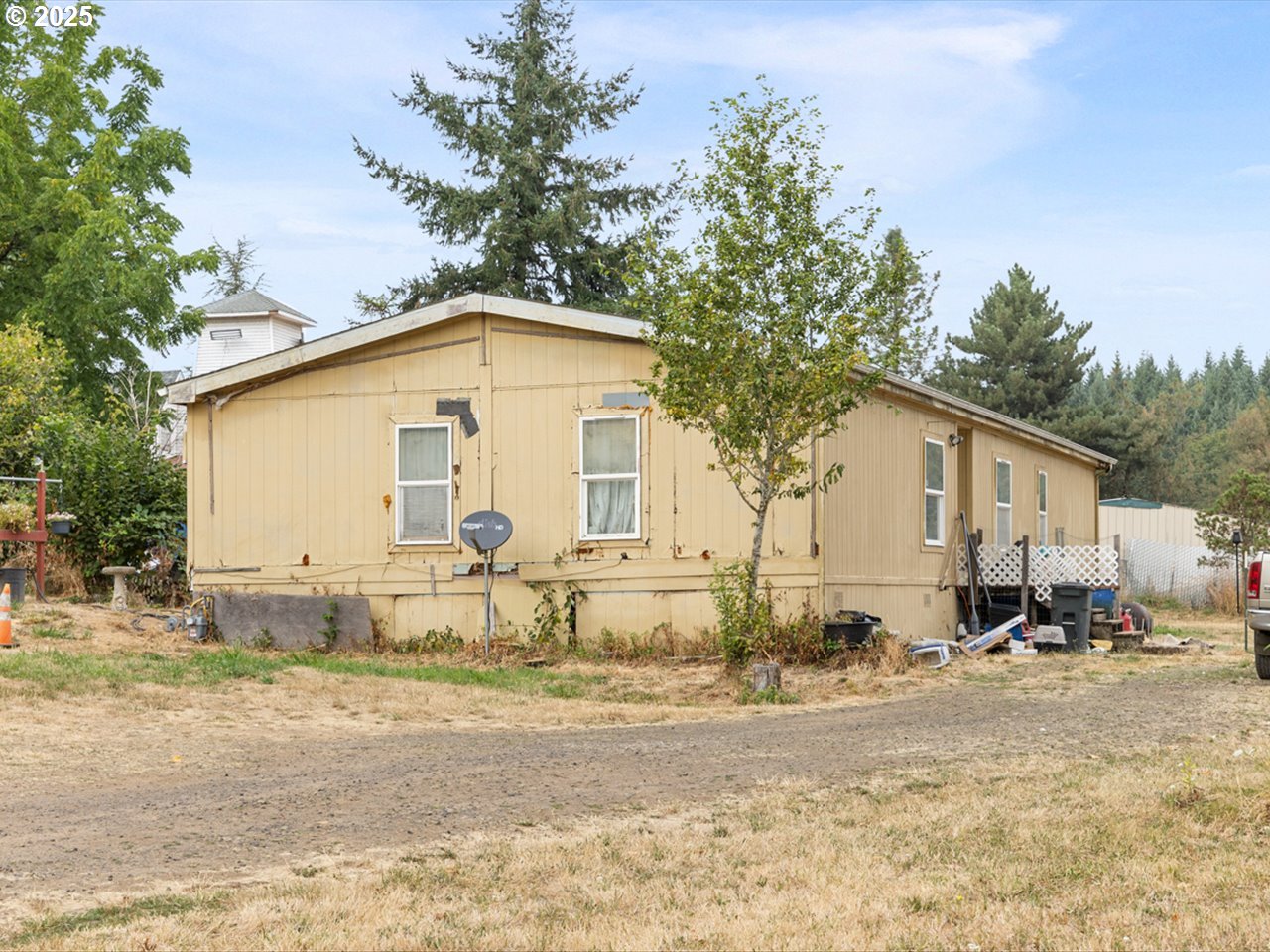 38115 Scravel Hill Road Northeast Albany, OR 97322 - Photo 29 of 46 a front view of a house with a yard