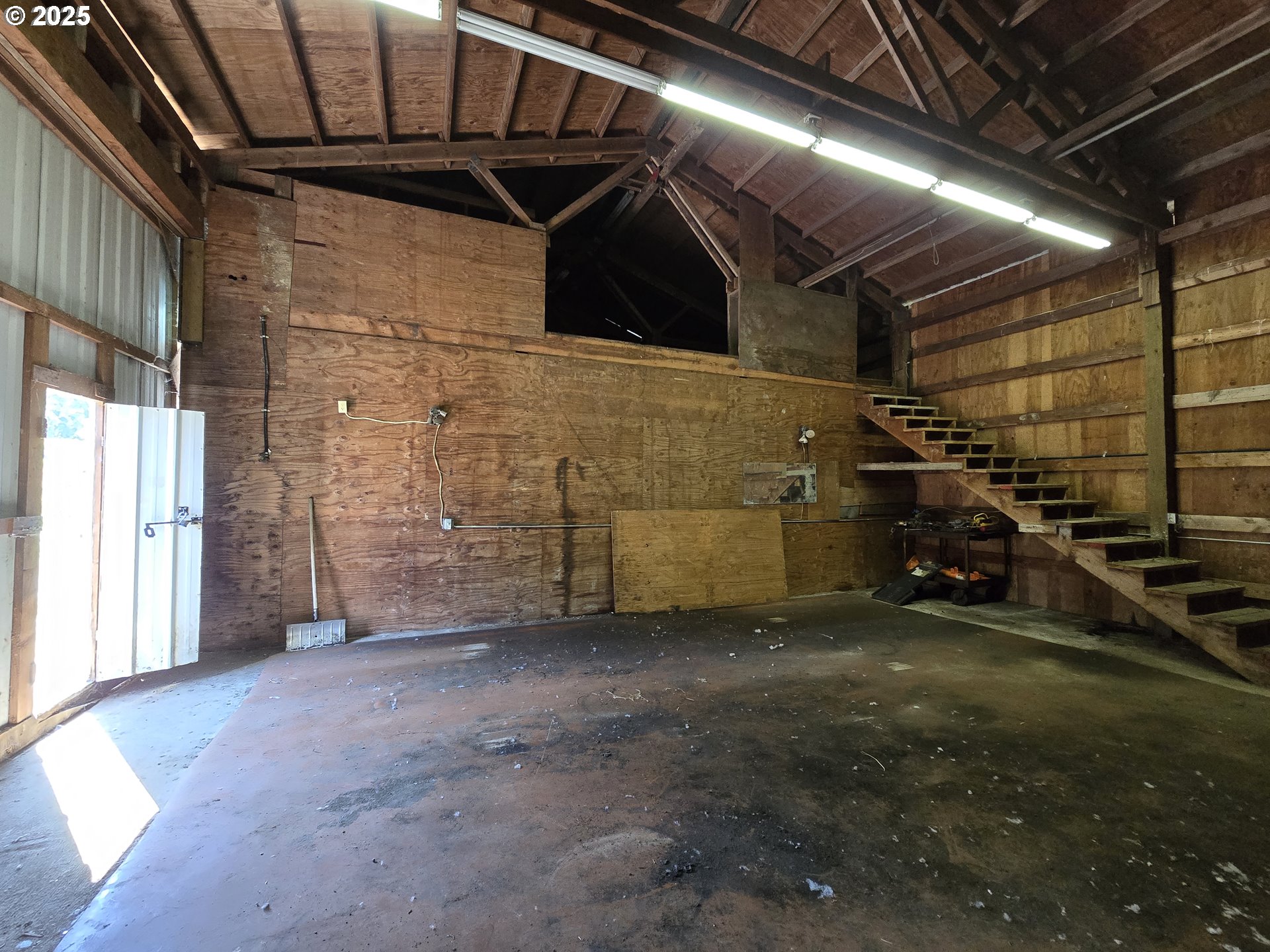 38115 Scravel Hill Road Northeast Albany, OR 97322 - Photo 39 of 46 a view of empty room with parking space