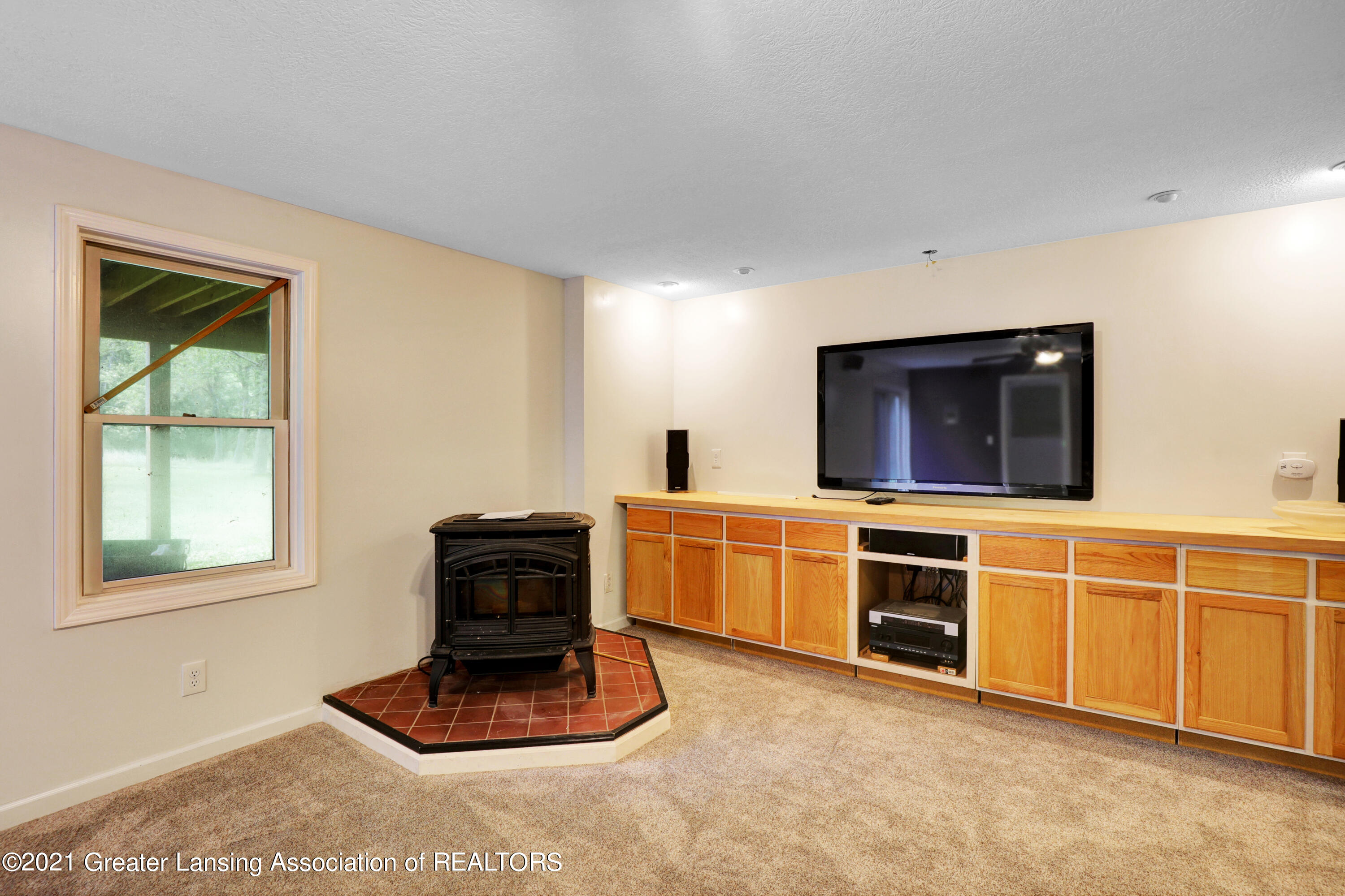8157 Hunter Road Bath, MI 48808 - Photo 27 of 43 Family room