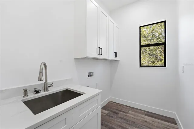 a view of a house with backyard and porch